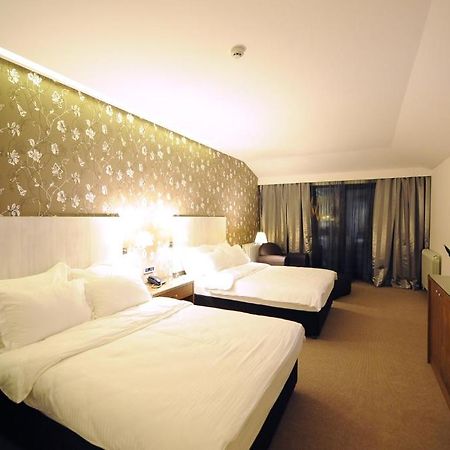 Hotel 1000 Ruza Belgrado Exterior foto
