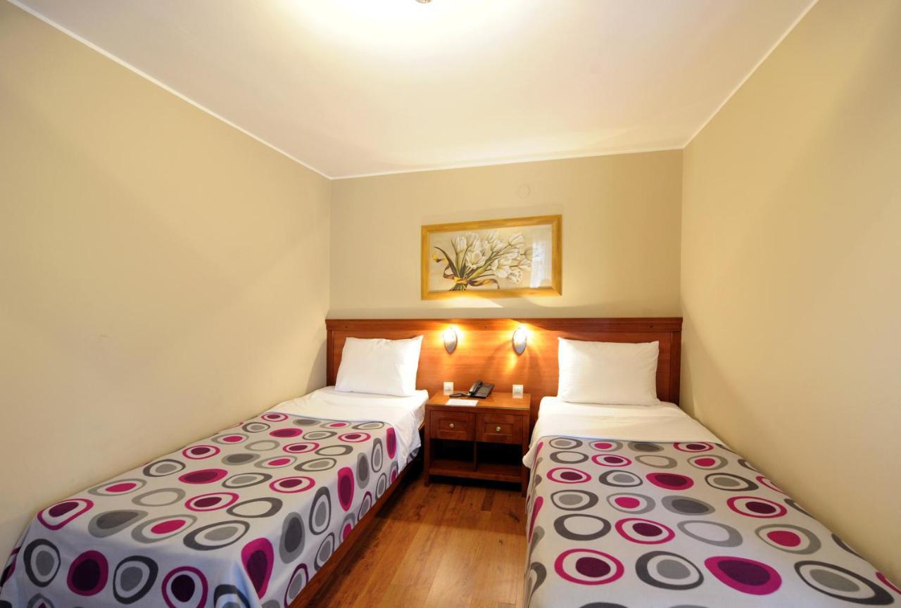 Hotel 1000 Ruza Belgrado Exterior foto