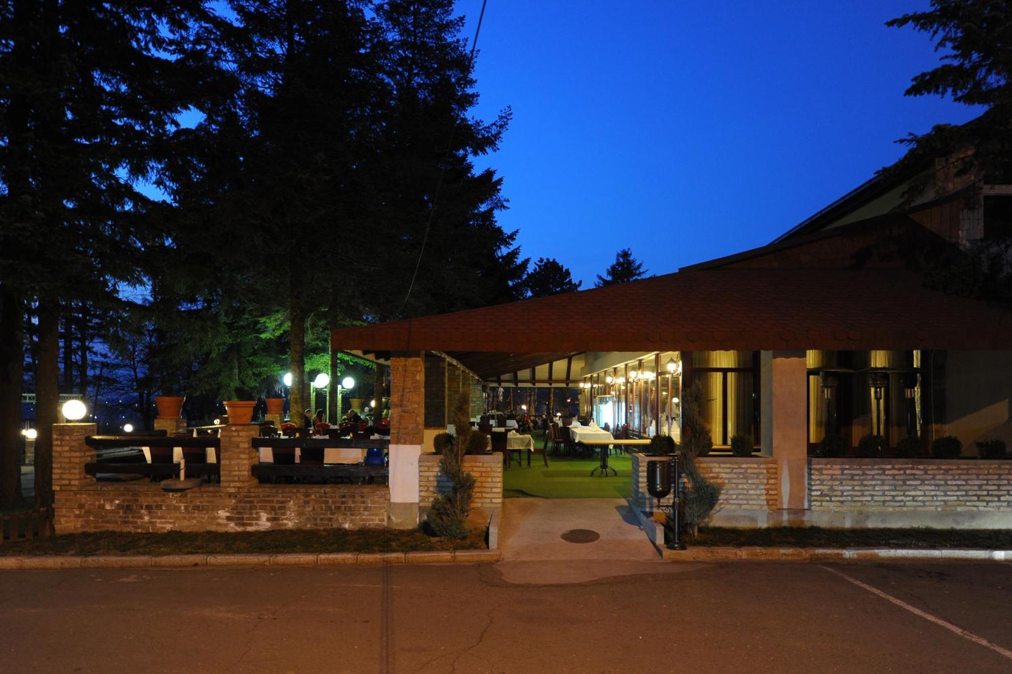 Hotel 1000 Ruza Belgrado Exterior foto