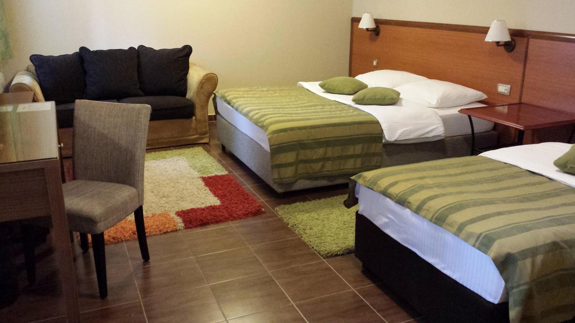 Hotel 1000 Ruza Belgrado Quarto foto