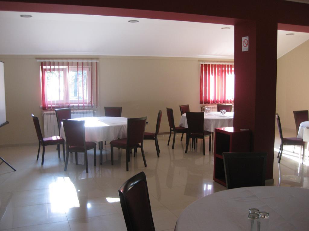 Hotel 1000 Ruza Belgrado Exterior foto