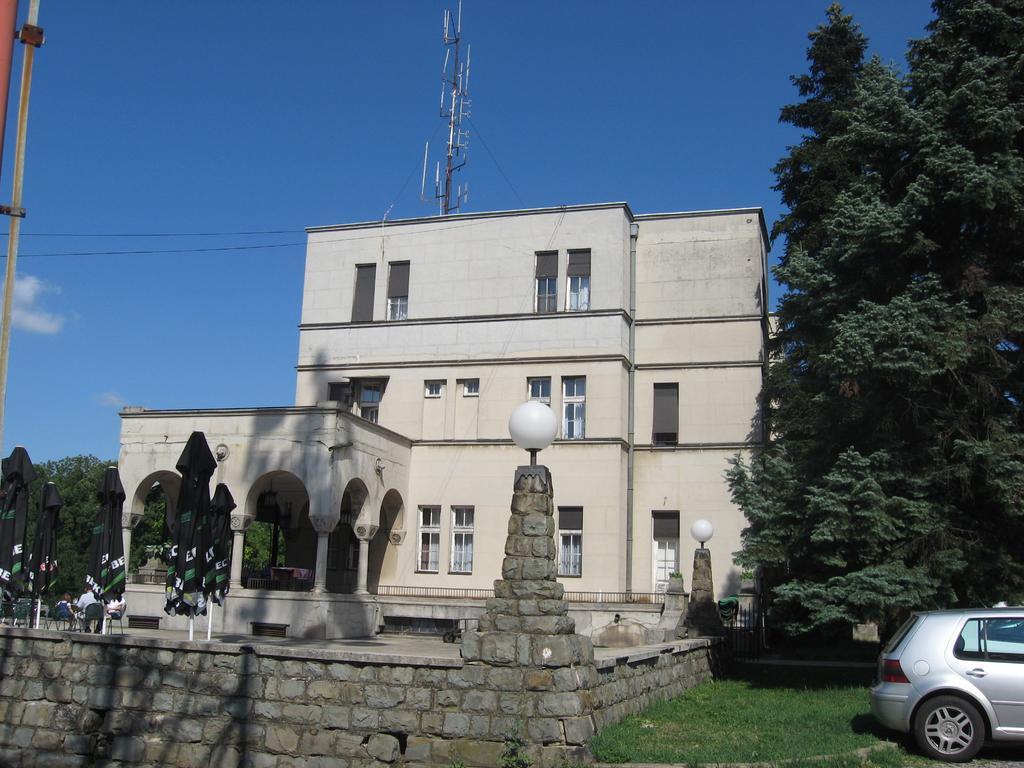 Hotel 1000 Ruza Belgrado Exterior foto
