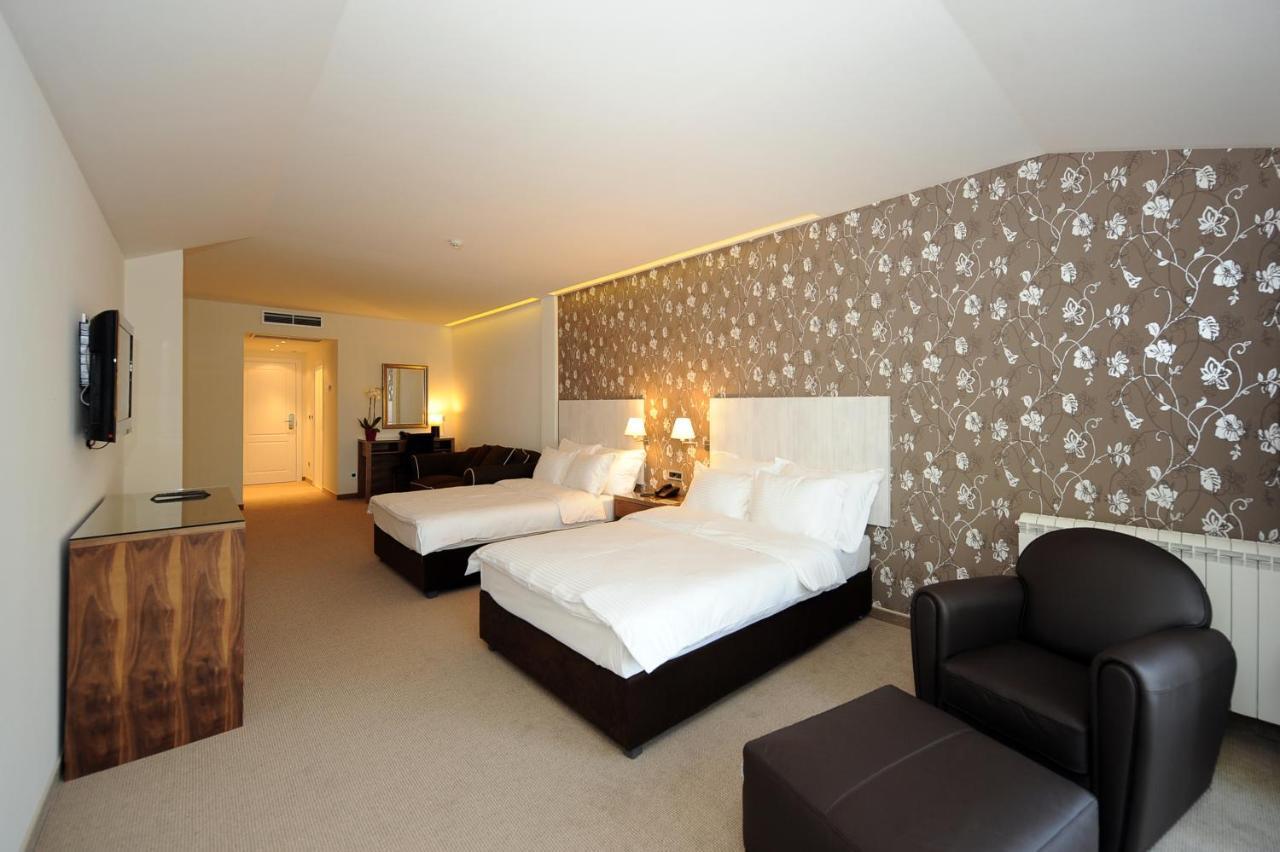 Hotel 1000 Ruza Belgrado Quarto foto